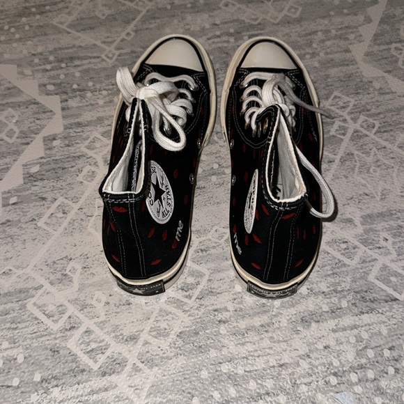 NWT - Converse (Unisex) Chuck 70 Embroidered Lips High - Picture 4 of 8